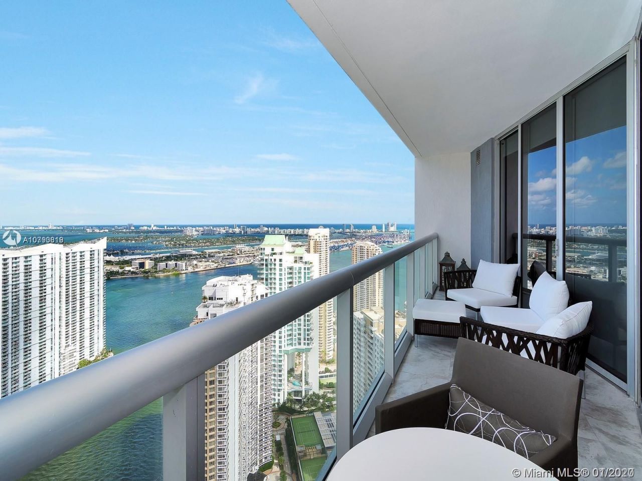Appartement à Miami, États-Unis, 68 m2 - image 1