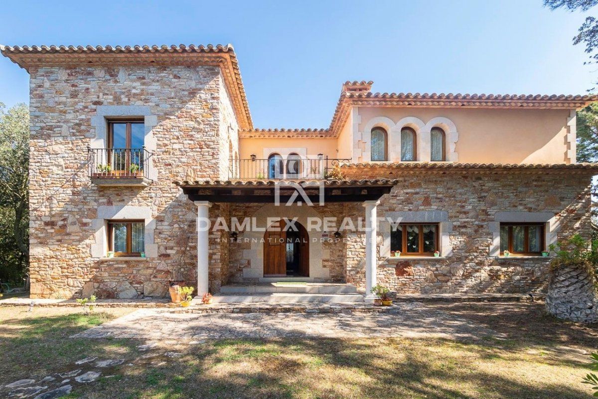 Villa en Bagur, España, 930 m2 - imagen 1