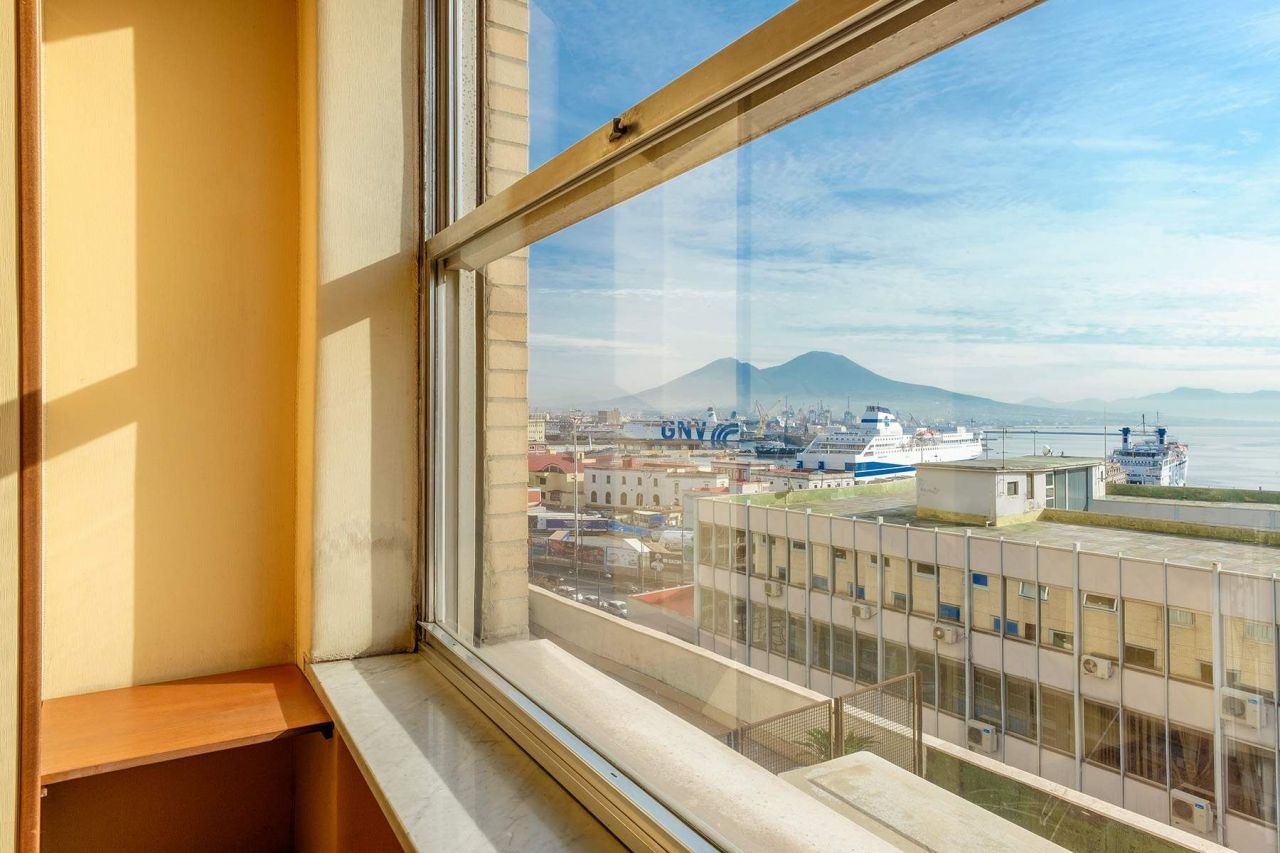 Apartamento en Nápoles, Italia, 240 m2 - imagen 1