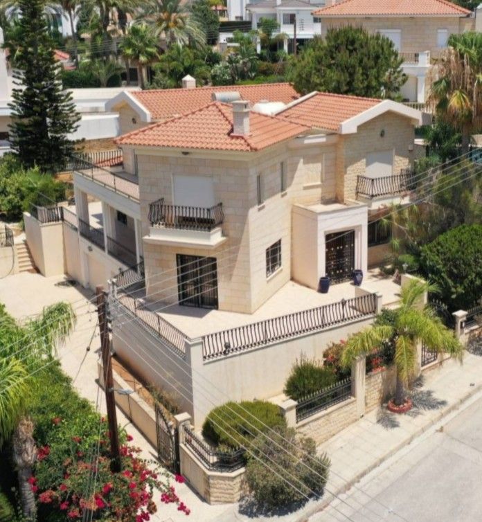 Villa in Limassol, Cyprus, 480 sq.m - picture 1