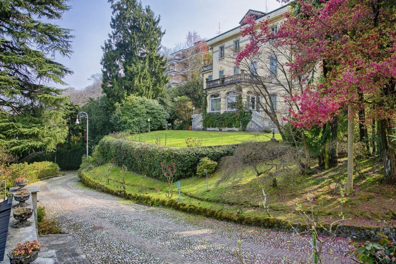 Casa en Stresa, Italia, 800 m2 - imagen 1