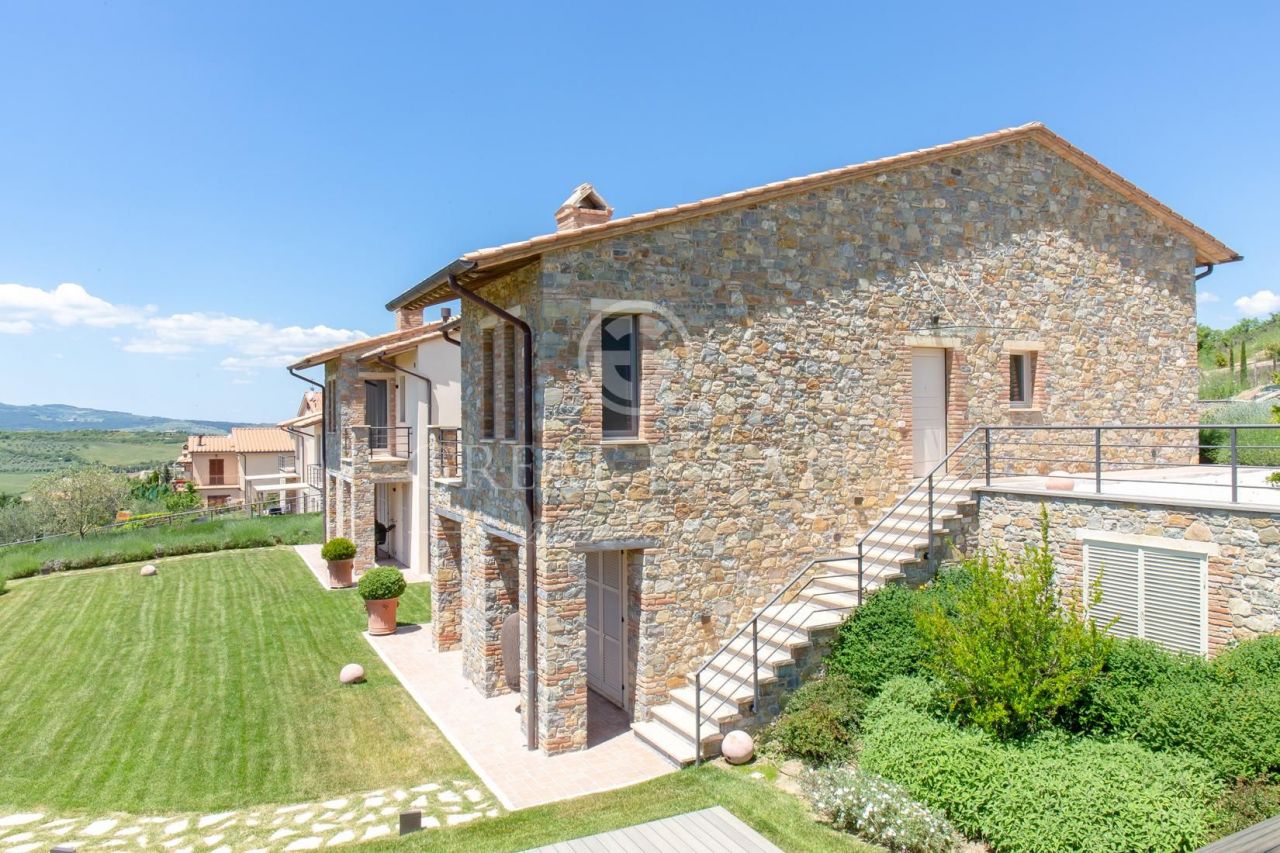 Villa in Cetona, Italy, 328.8 sq.m - picture 1