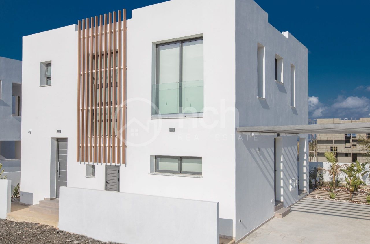 House in Famagusta, Cyprus, 235 sq.m - picture 1