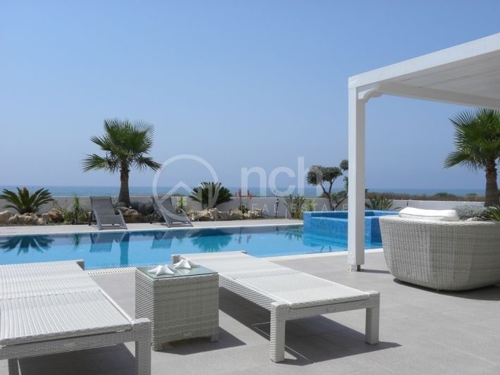 House in Famagusta, Cyprus, 474 sq.m - picture 1