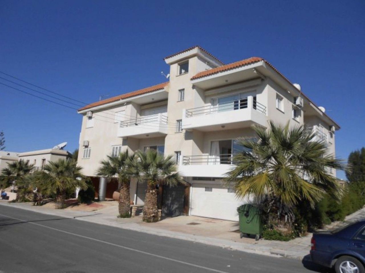Commercial property in Paphos, Cyprus - picture 1