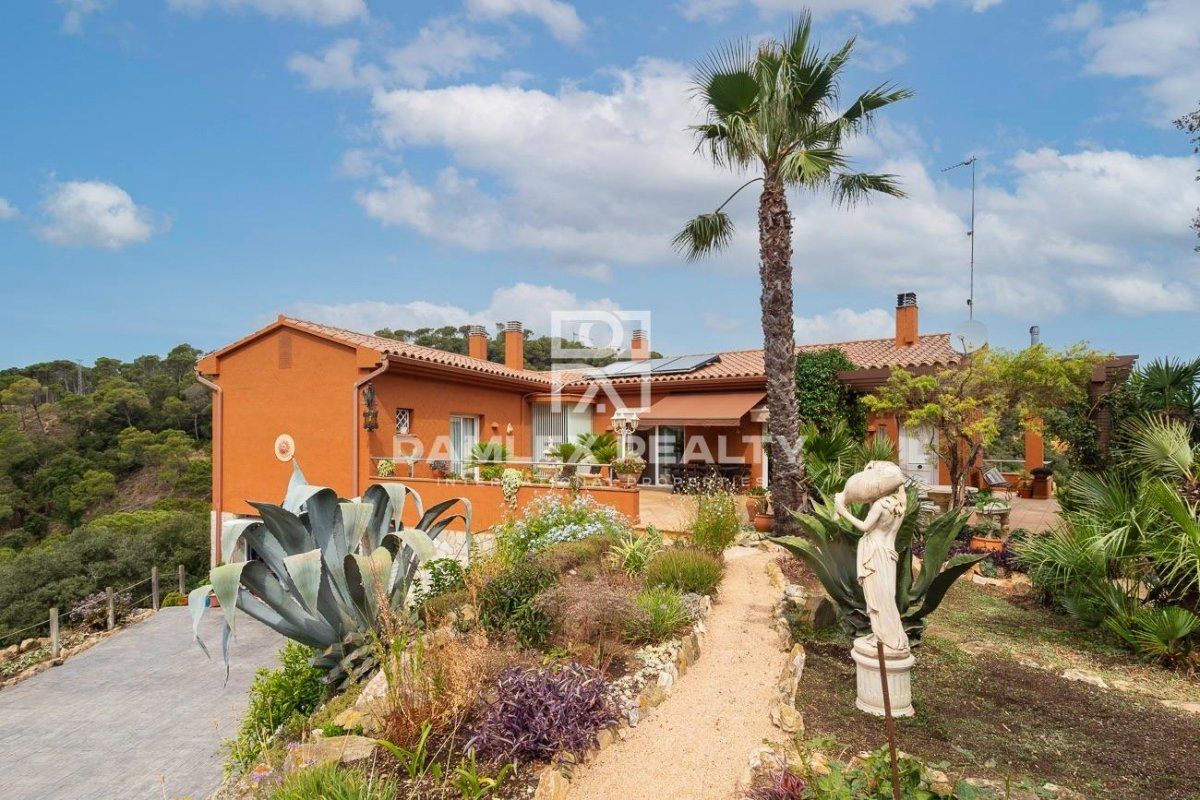 Villa en Bagur, España, 480 m2 - imagen 1