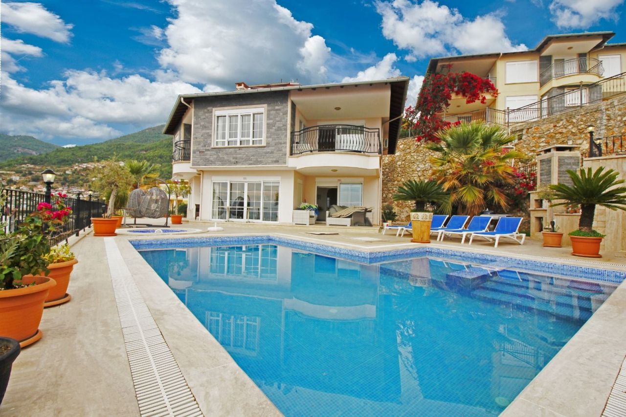 Villa in Alanya, Türkei, 240 m2 - Foto 1