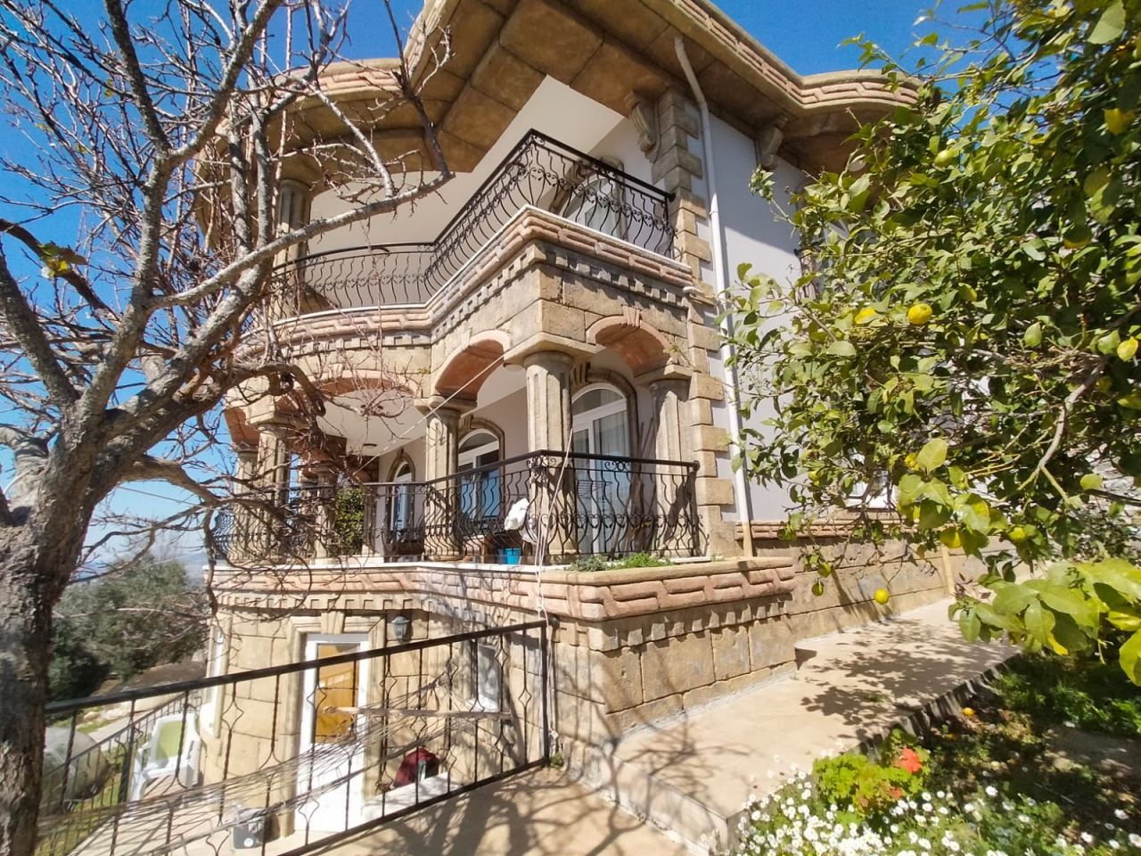 Villa in Alanya, Turkey, 350 sq.m - picture 1