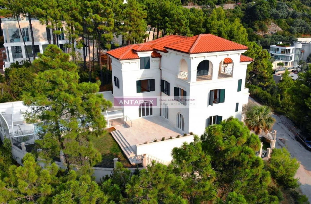 Villa à Sveti Stefan, Monténégro, 699 m2 - image 1
