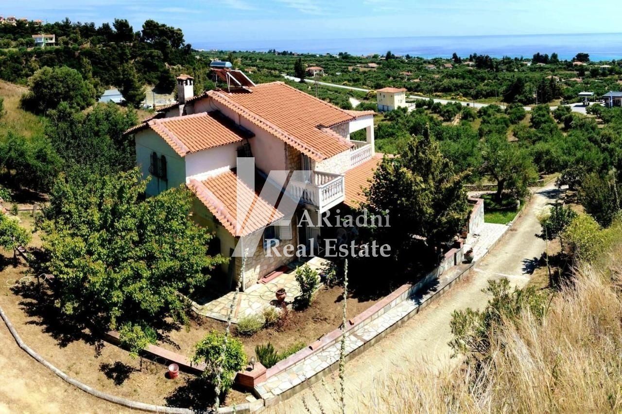 Villa in Nea Skioni, Greece, 300 sq.m - picture 1