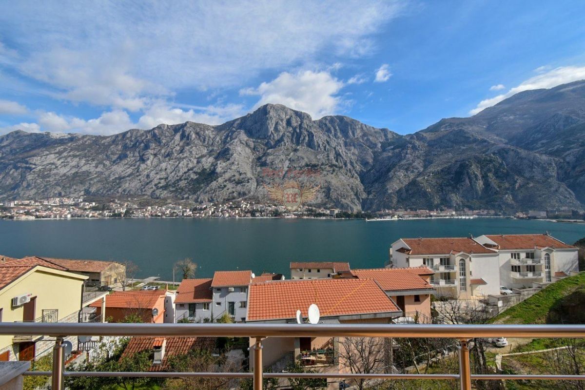 Wohnung in Kotor, Montenegro, 181 m2 - Foto 1