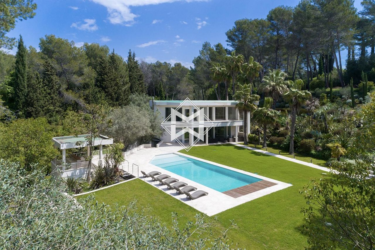 House in Mougins, France, 625 sq.m - picture 1