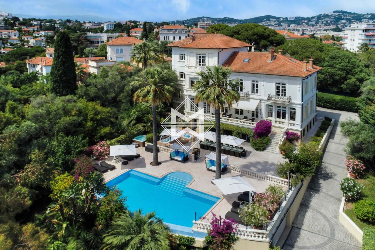 Villa en Cannes, Francia, 700 m2 - imagen 1