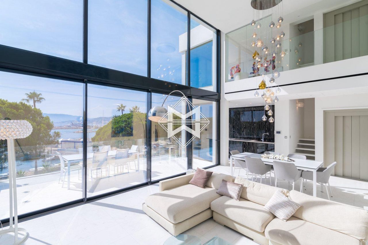 Villa à Cannes, France, 280 m2 - image 1