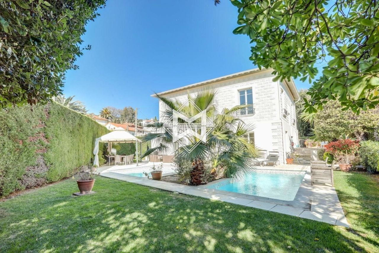 Villa in Cannes, France, 225 sq.m - picture 1