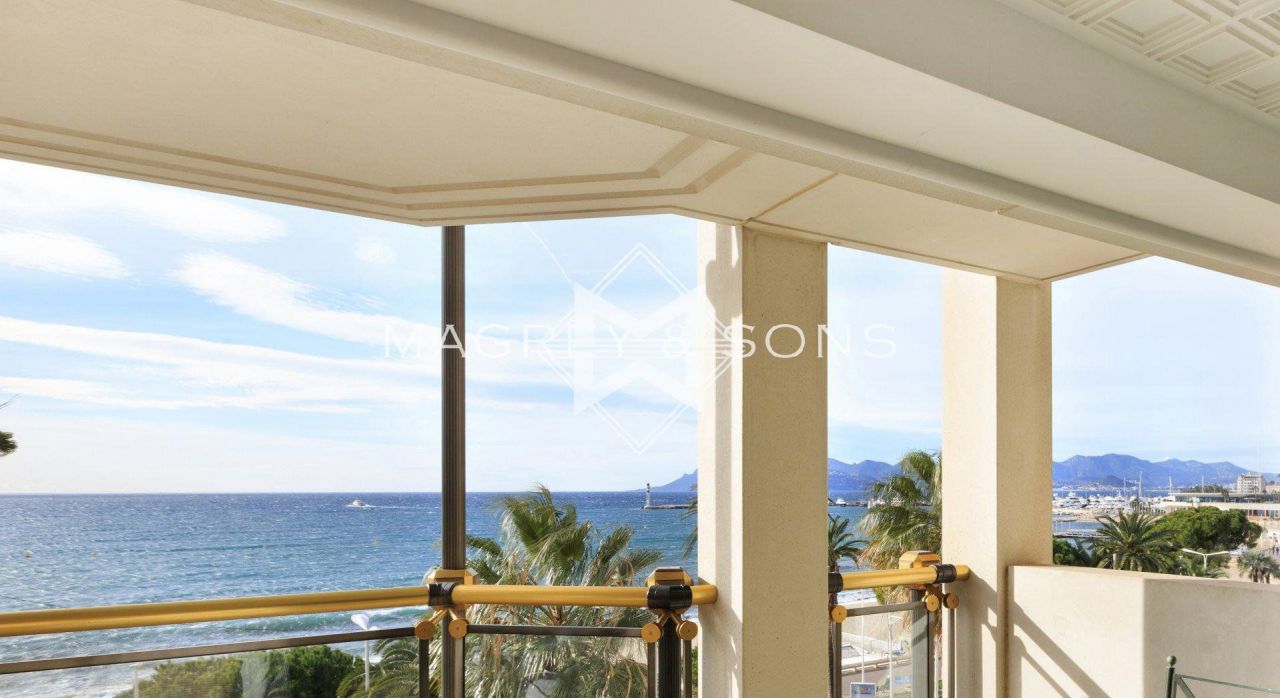 Flat in Cannes, France, 103 sq.m - picture 1