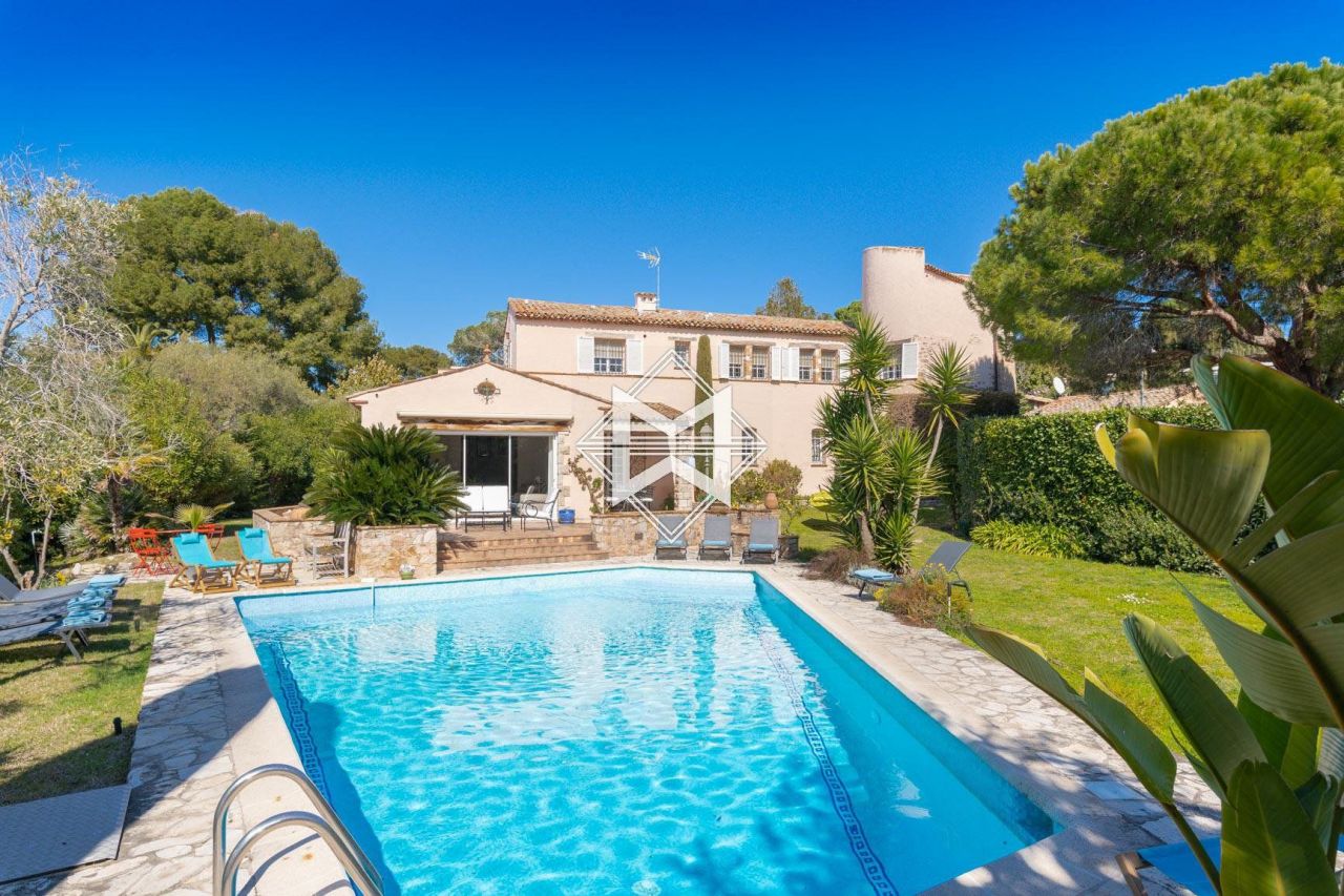 Villa in Cap d'Antibes, France, 300 sq.m - picture 1