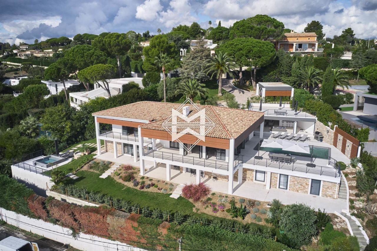 Villa in Cannes, France, 380 sq.m - picture 1