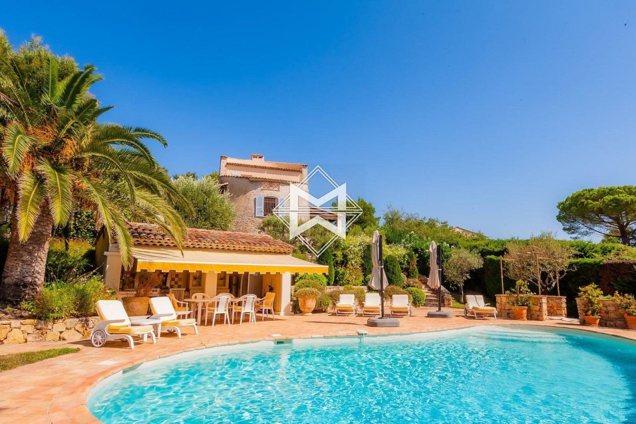 Villa in Cannes, France, 200 sq.m - picture 1