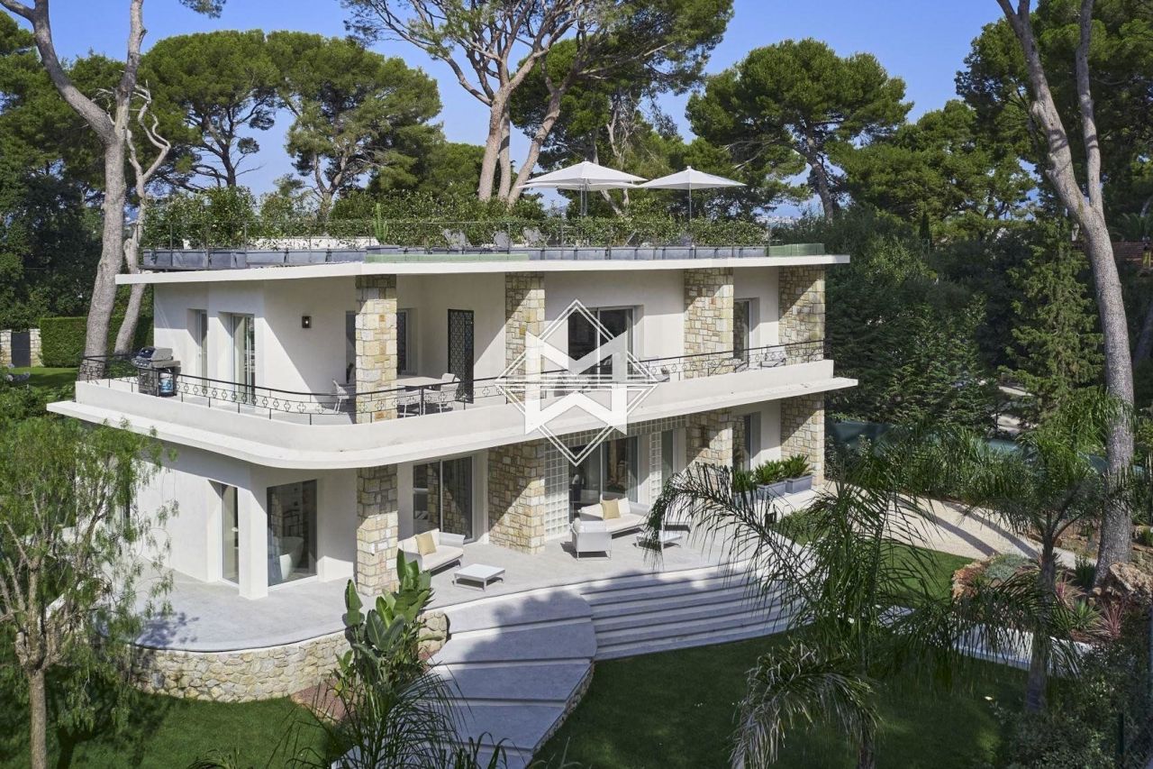 Villa in Cap d'Antibes, France, 220 sq.m - picture 1