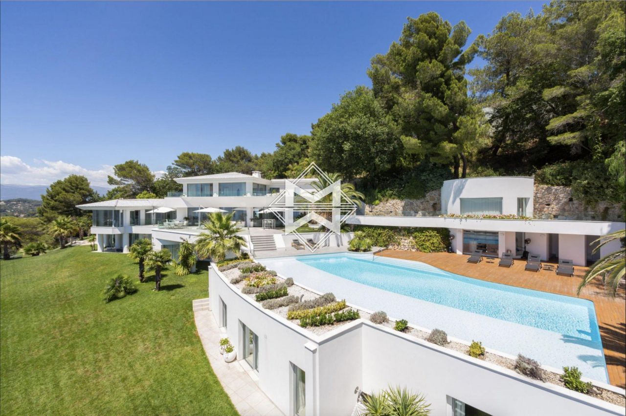 Villa in Cannes, France, 1 900 sq.m - picture 1