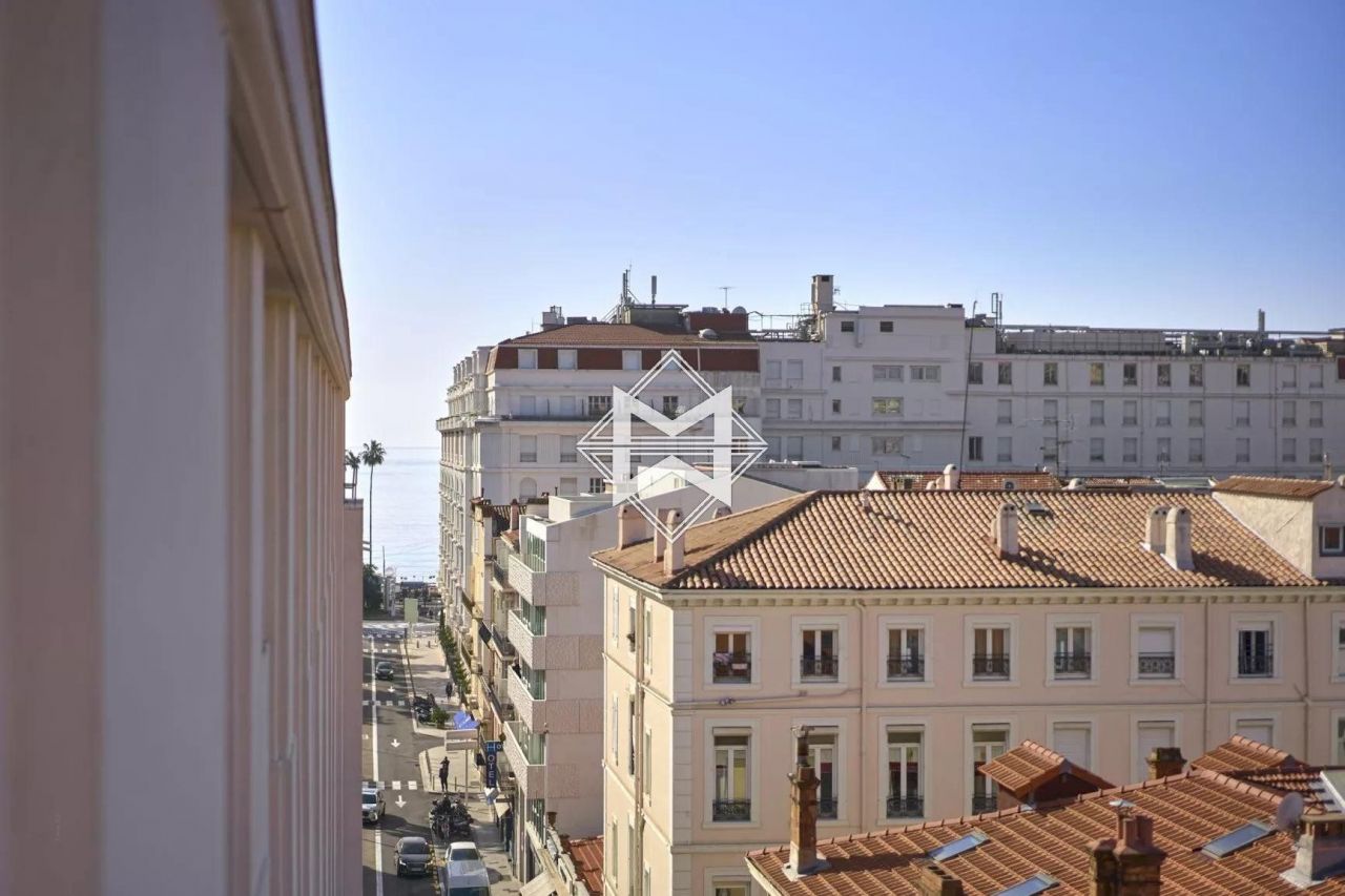 Flat in Cannes, France, 133 sq.m - picture 1
