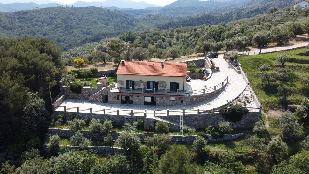 Villa Arnasco, Italy, 250 sq.m - picture 1