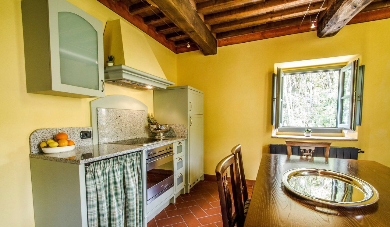 Flat in Lucca, Italy, 141 sq.m - picture 1