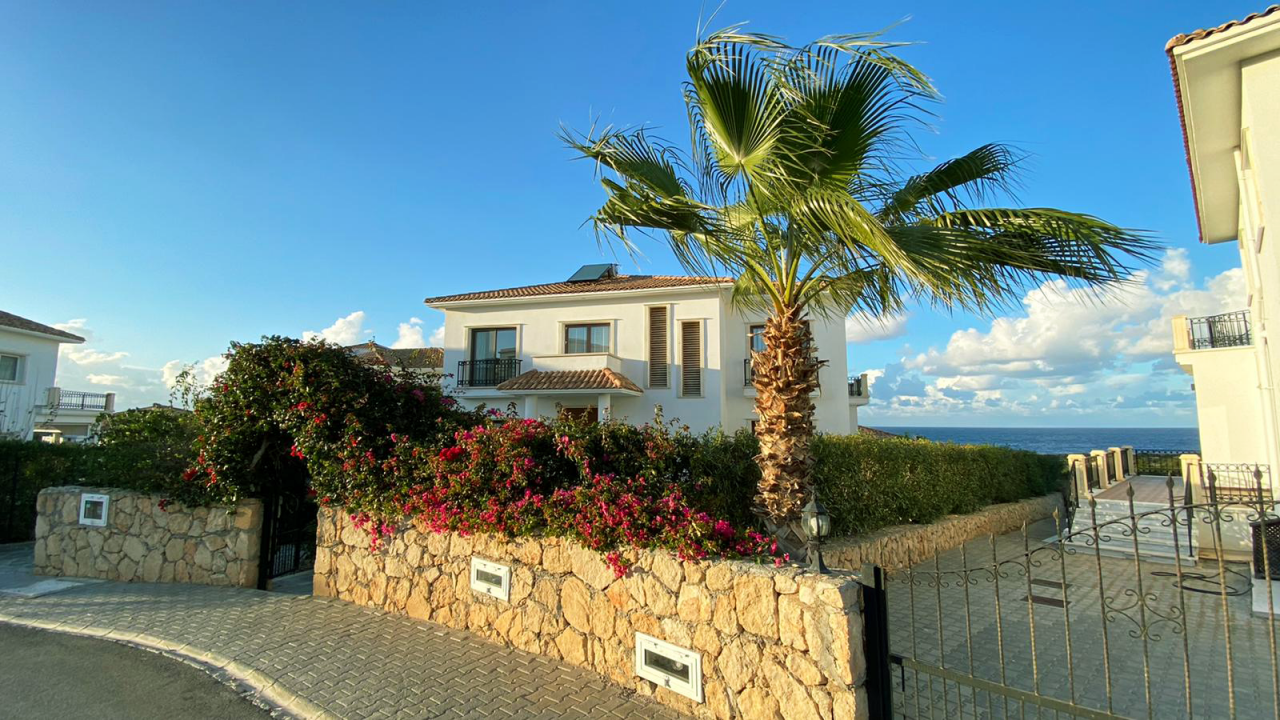Villa in Esentepe, Cyprus, 180 sq.m - picture 1