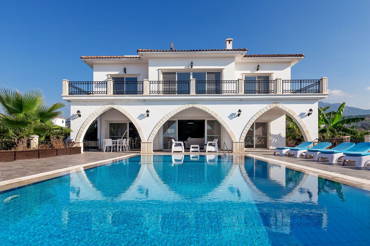 Villa in Esentepe, Cyprus, 250 sq.m - picture 1