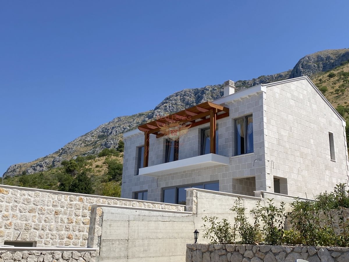 House in Budva, Montenegro, 380 sq.m - picture 1