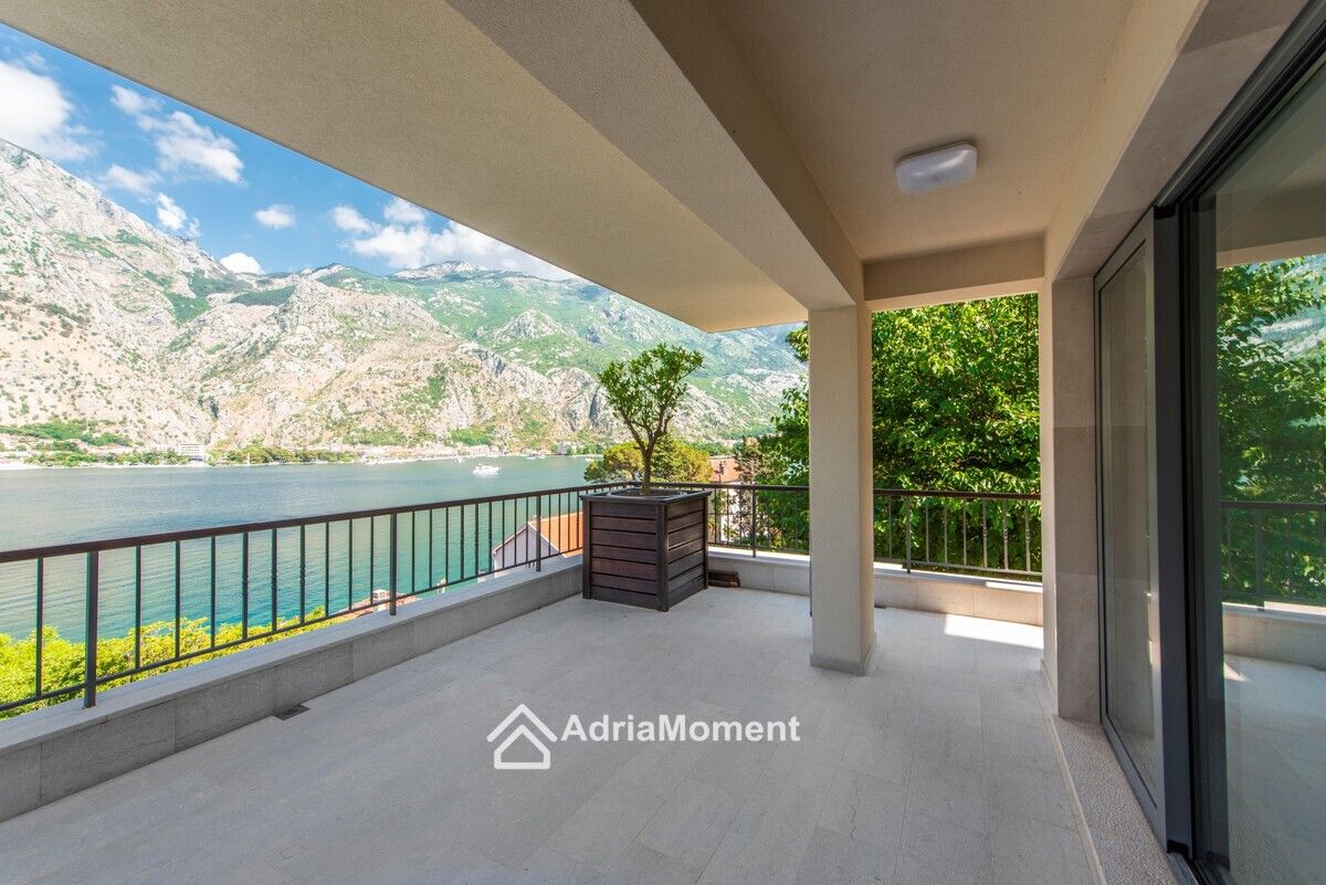 Villa in Kotor, Montenegro, 510 sq.m - picture 1