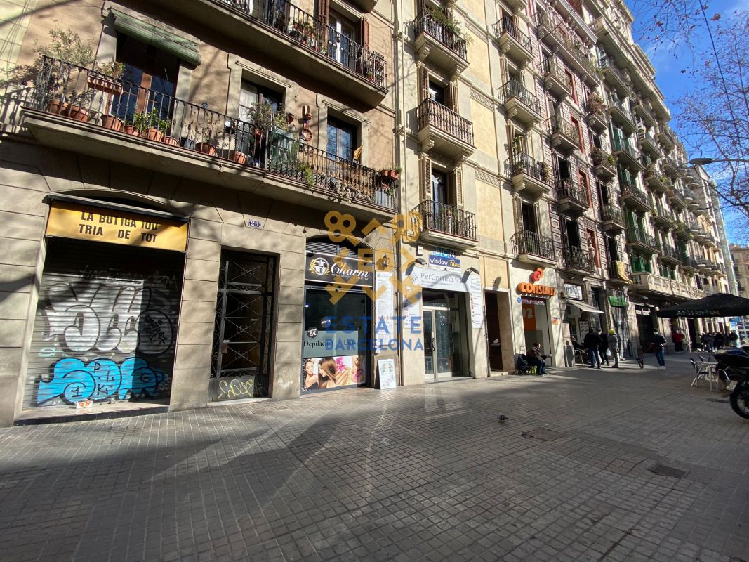Commercial property in Barcelona, Spain, 138 sq.m - picture 1