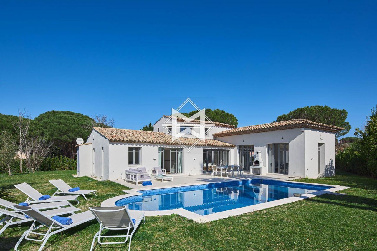 Villa in Saint-Tropez, France, 235 sq.m - picture 1