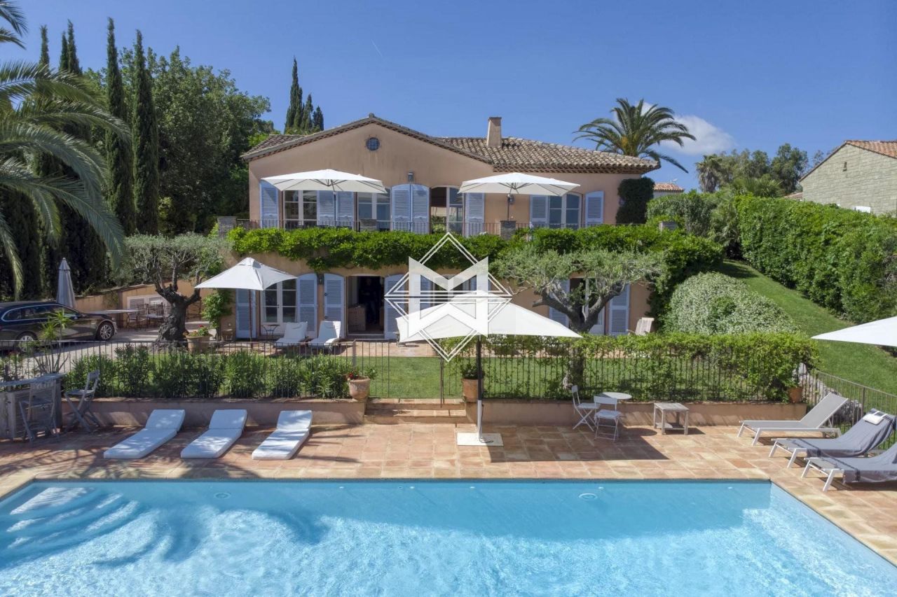 Villa in Saint-Tropez, France, 300 sq.m - picture 1