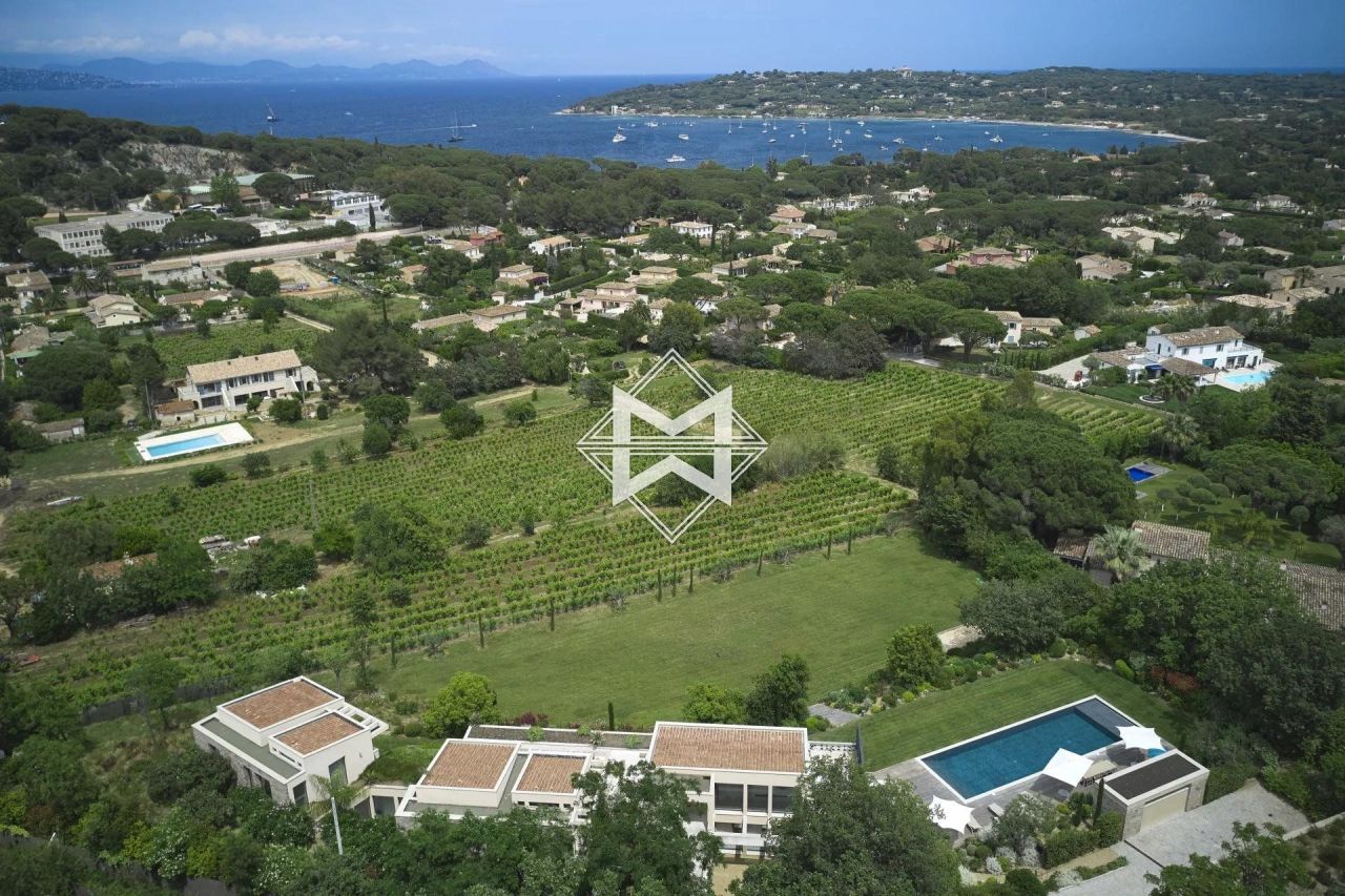 Villa in Saint-Tropez, France, 550 sq.m - picture 1