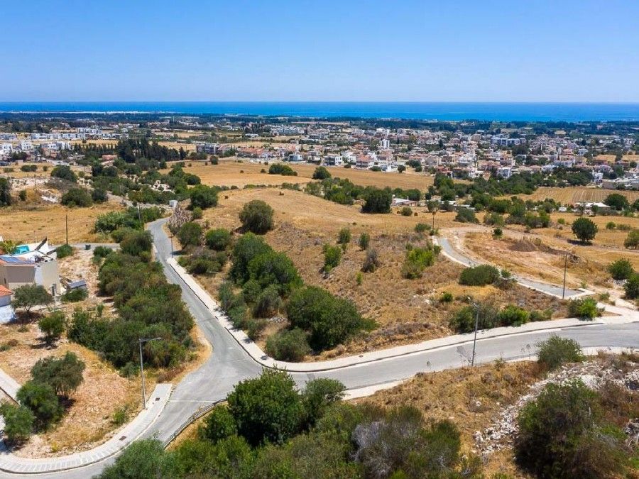 Land in Paphos, Cyprus, 658 sq.m - picture 1