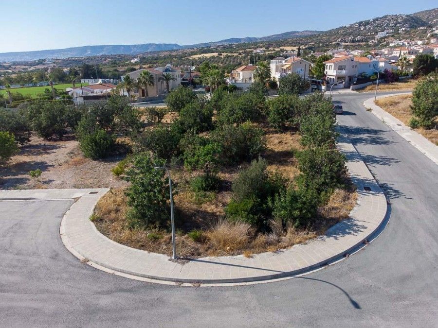 Land in Paphos, Cyprus, 643 sq.m - picture 1