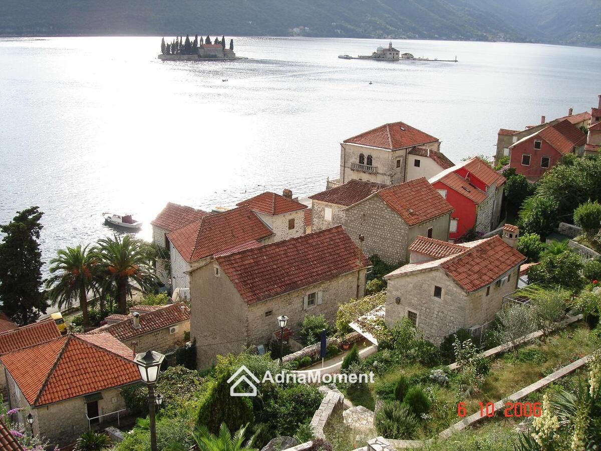 Manor in Perast, Montenegro, 285 sq.m - picture 1