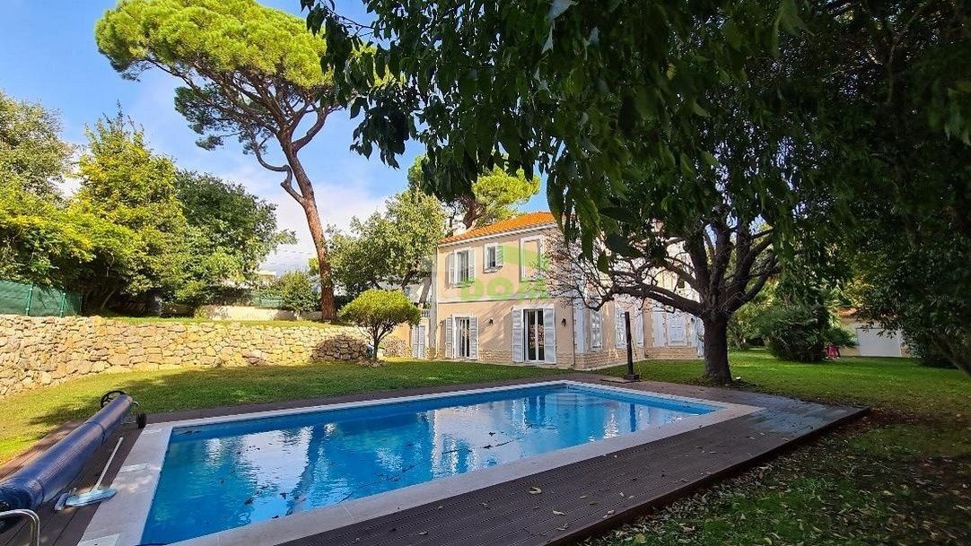 Villa Lazurnyj bereg, France, 402 sq.m - picture 1