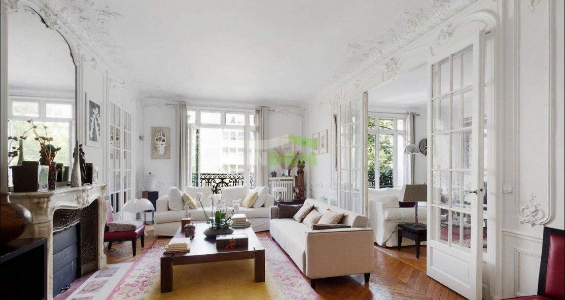 Apartment in Paris, France, 160 sq.m - picture 1