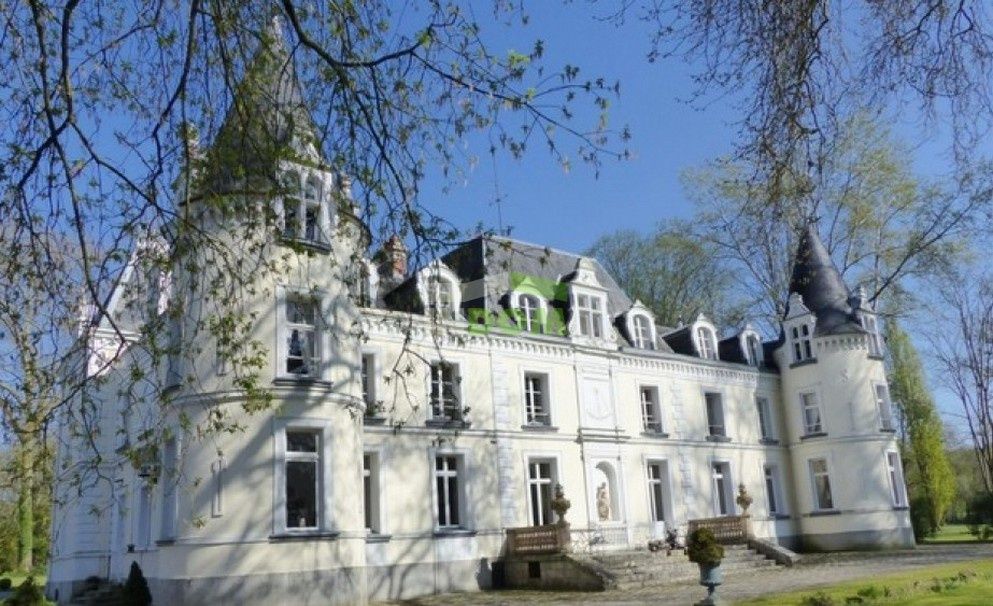 Château à Paris, France, 900 m2 - image 1