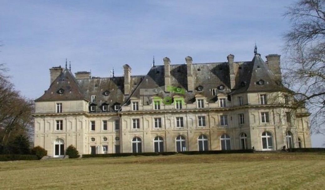 Château à Paris, France, 4 200 m2 - image 1