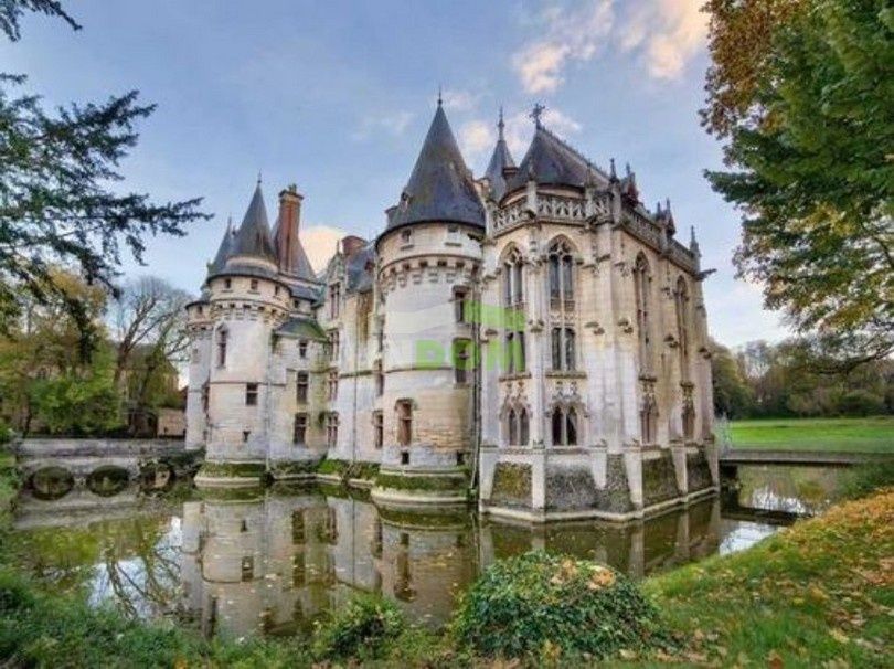 Castle in Paris, France, 3 500 sq.m - picture 1
