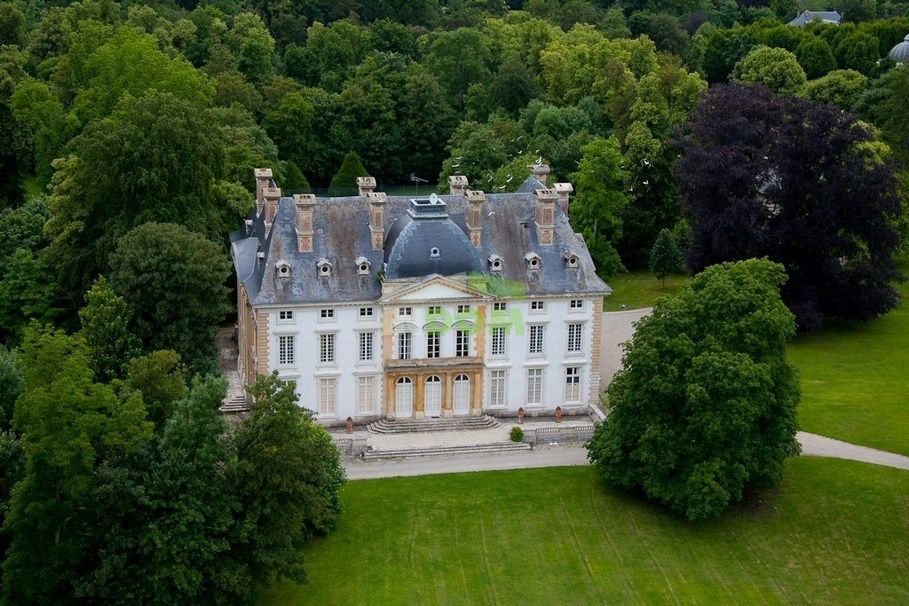 Castle in Paris, France, 5 000 sq.m - picture 1