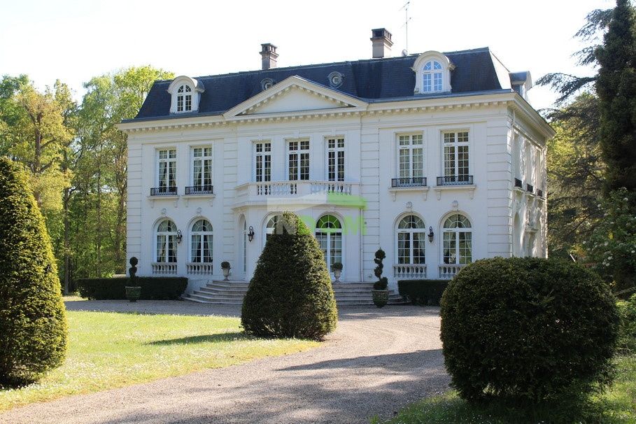 Mansion in Paris, France, 600 sq.m - picture 1