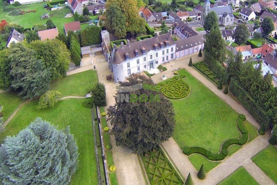 Château à Paris, France, 600 m2 - image 1