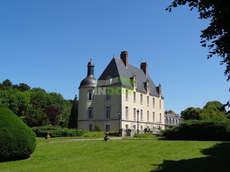 Château à Paris, France, 1 200 m2 - image 1