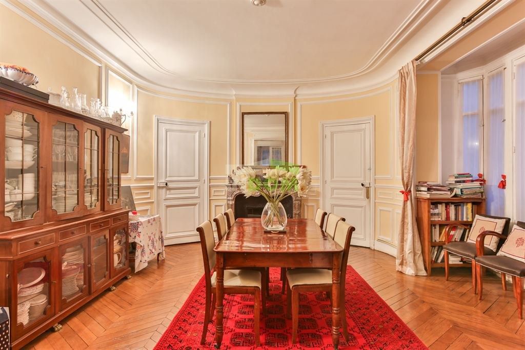 Apartment in Paris, France, 170 sq.m - picture 1
