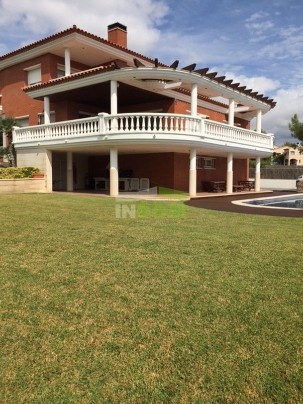 Casa en la Costa Dorada, España, 689 m2 - imagen 1